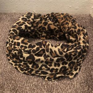 Leopard infinity scarf